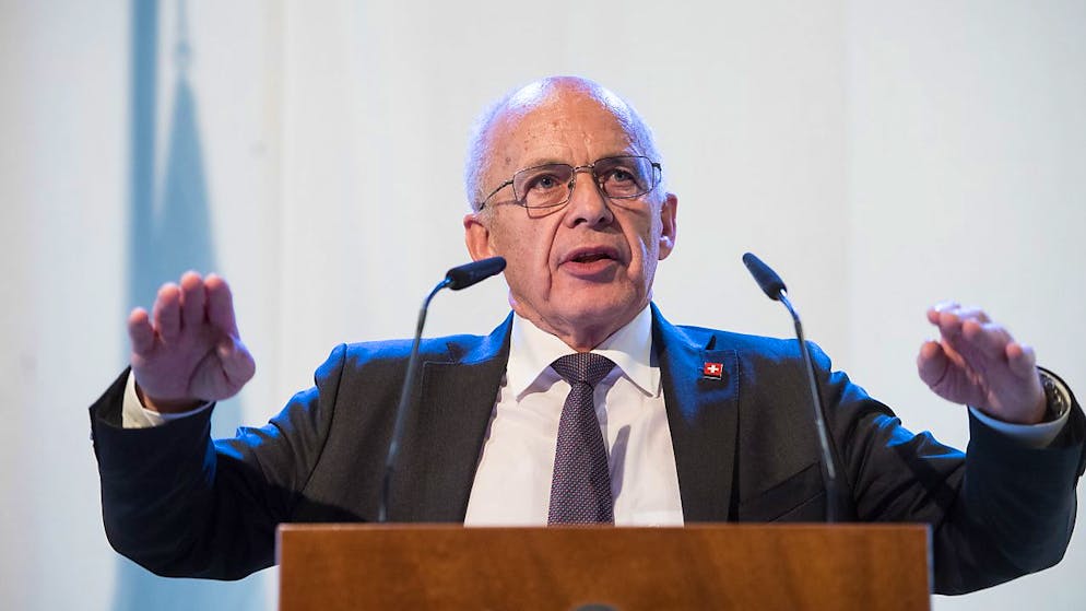 Bundesrat Ueli Maurer fordert eine an Fakten orientierte Analyse der Auswirkungen, die die Corona-Pandemie auf die Schweiz hat. Hysterie helfe nicht weiter. (Archivbild)