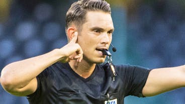 Referee Sandro Schaerer gestures during the first Super League soccer match after the Coronavirus lockdown, between BSC Young Boys and FC Zuerich, on Friday, June 19, 2020, at the Stade de Suisse in Berne, Switzerland. To prevent a second wave of Covid-19 infections, the match takes place without spectators. (KEYSTONE/Alessandro della Valle)