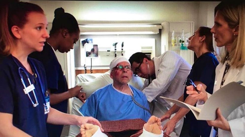 Schweizer in L.A.: Debby Gerber. Aber eigentlich will Debby Gerber vor der Kamera arbeiten. Wie hier als Krankenschwester in der Netflix-Serie «The Politician».