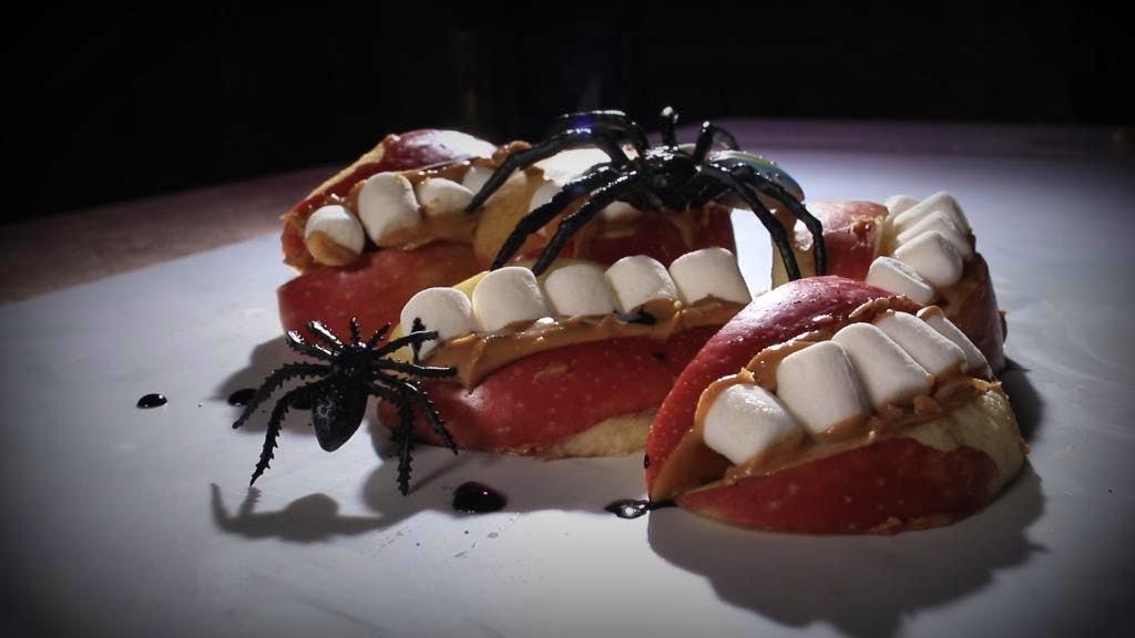 Fürchterliches Rezept : Das Halloween-Gebiss aus Apfel und Marshmallows ...