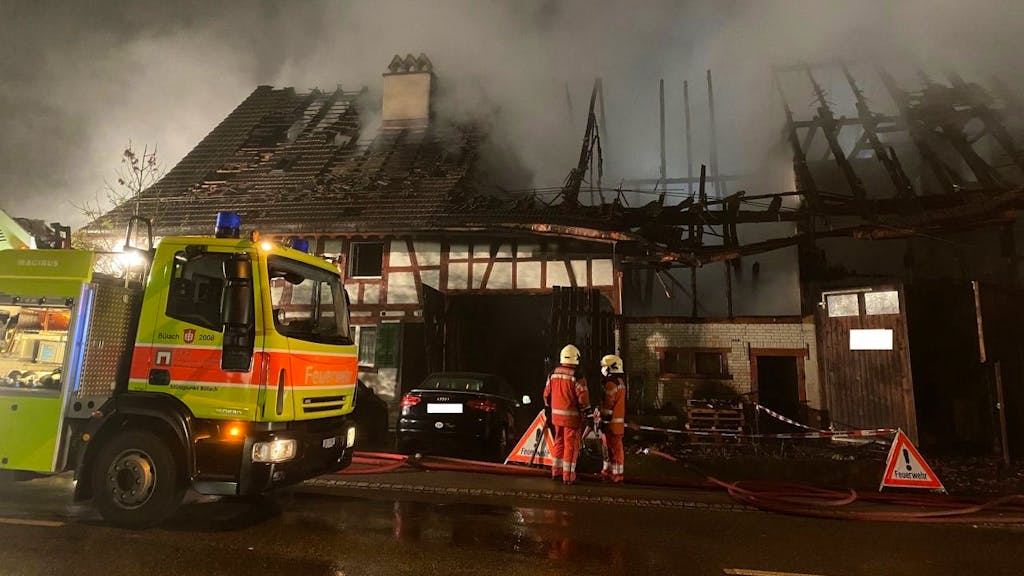 Denkmalgeschütztes Haus in Höri ZH geht in Flammen auf