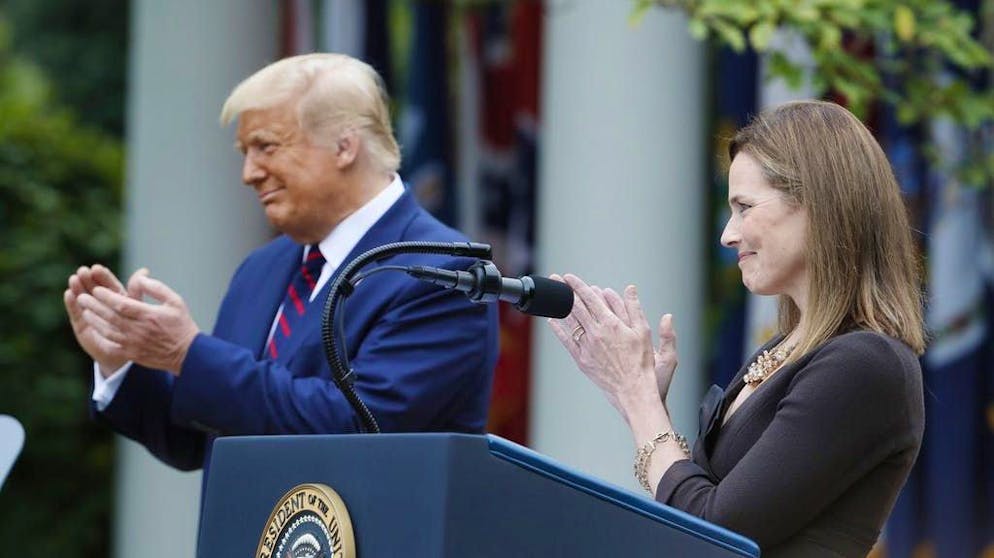 La campagne électorale américaine en temps de crise. Il a déjà désigné Amy Coney Barrett pour lui succéder – si elle est élue à la Cour suprême, une majorité stable de juges conservateurs y prendra place. 