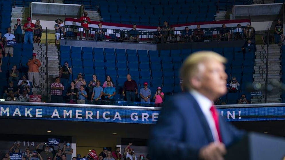 La campagne électorale américaine en temps de crise. Un bon tiers des sièges du BOK Center sont même restés vides. 