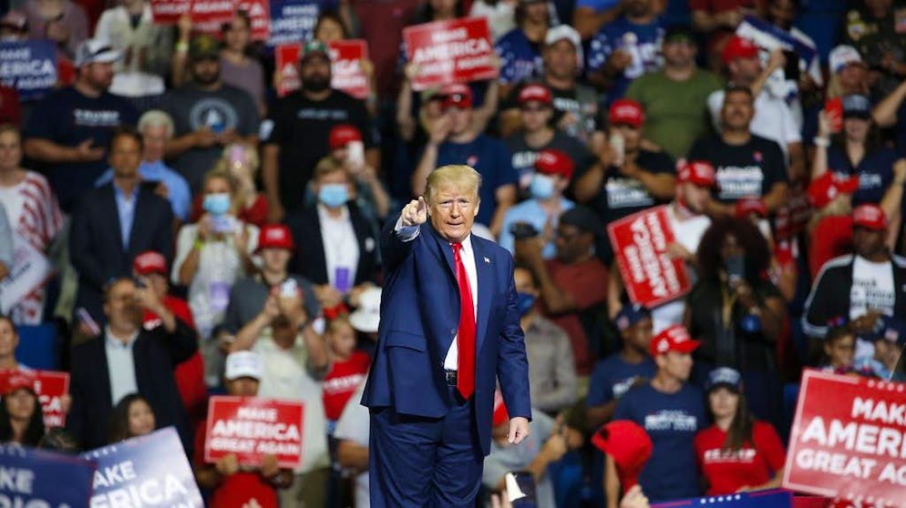 La campagne électorale américaine en temps de crise. De plus, le premier meeting électoral de Donald Trump, qui s’est tenu le 20 juin à Tulsa (Oklahoma), n’a pas été le cortège triomphal attendu. 