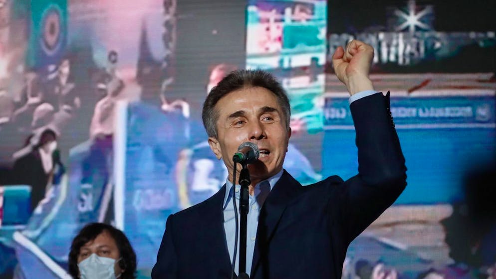 Nach Angaben der Zentralen Wahlkommission lag die Regierungspartei Georgischer Traum des Milliardärs Bidsina Iwanischwili nach der Auszählung von fast 92 Prozent der Stimmen aller Wahllokale vorn. (Archivbild)