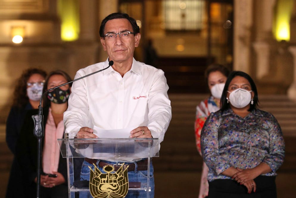 Martín Vizcarra, Präsident von Peru, spricht vor dem Präsidentenpalast, nachdem er seines Amtes enthoben worden ist.
