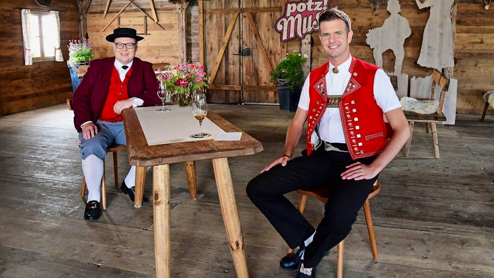 Charmanter Gastgeber: «Potzmusig»-Moderator Nicolas Senn, hier mit Studiogast Sämi Studer.