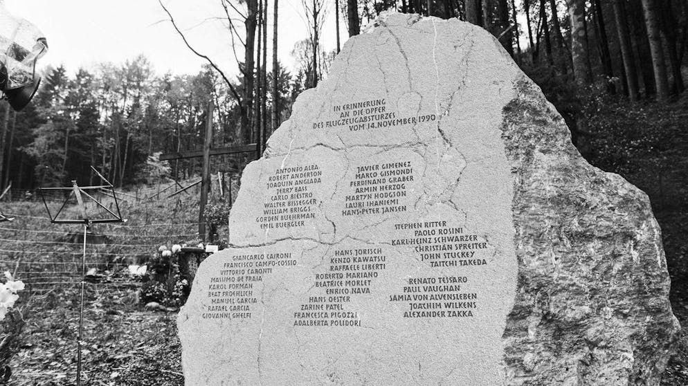Ein Jahr nach dem Absturz wurde am Stadlerberg ein Gedenkstein aufgestellt, der an die Opfer des Absturzes erinnert.