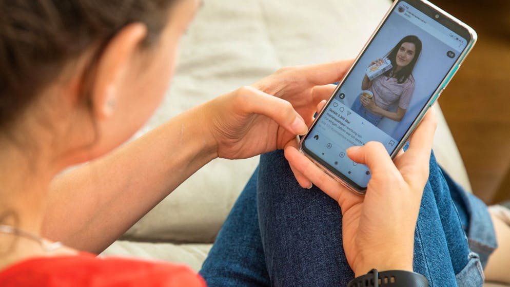 «Völlig neue Dimension». Geld für Influencer gegen Fake News zur Corona-Impfung