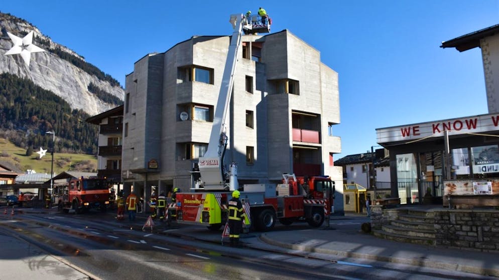 Die Feuerwehrleute hatten den Kaminbrand in Flims rasch unter Kontrolle.
