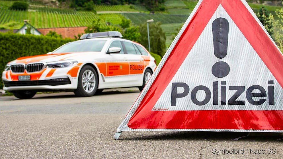 Eine 81-jährige Frau in Kriessern hat durch einen Stromschlag und einen darauffolgenden Treppensturz schwere Verletzungen erlitten. (Symbolbild)