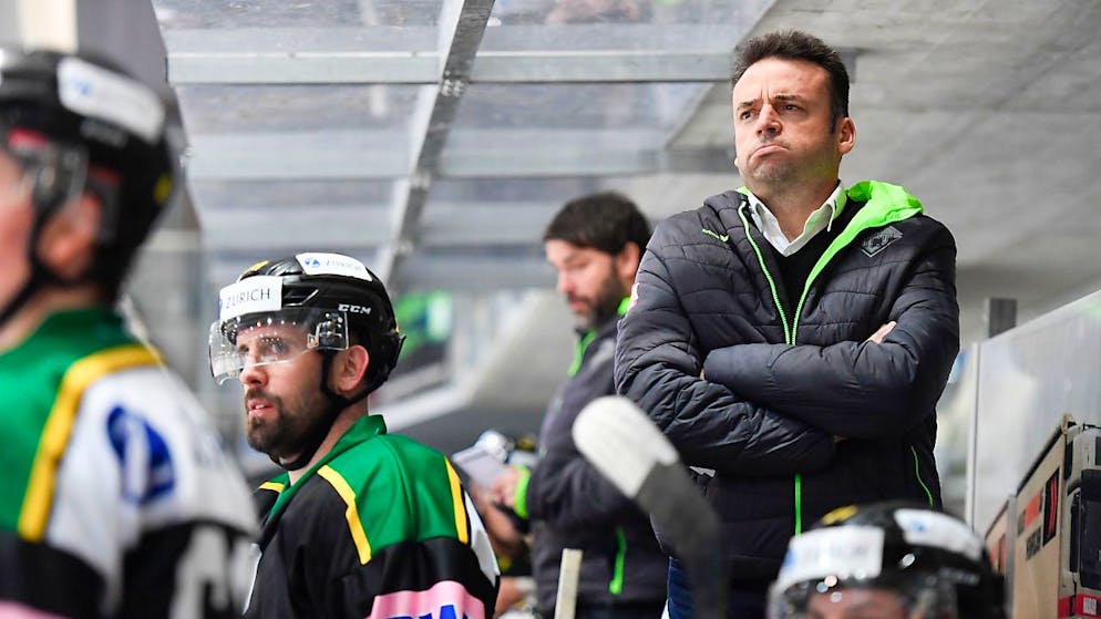 Stephan Mair, der Cheftrainer des HC Thurgau, steht mit seinem Team derzeit unangefochten auf Platz 1 der Swiss League. (Archivbild)
