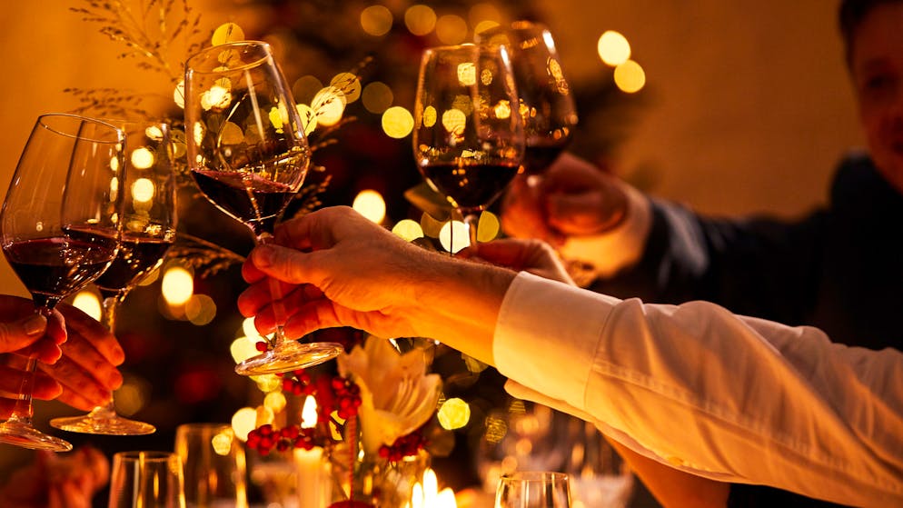Feiern in der Pandemie: Wie kann die Sicherheit zum Weihnachtsfest gesteigert werden? (Symbolbild)