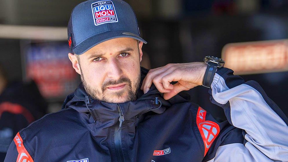 Ein nachdenklich wirkender Tom Lüthi – der 34-jährige Emmentaler erlebte eine Moto2-Saison zum Vergessen.