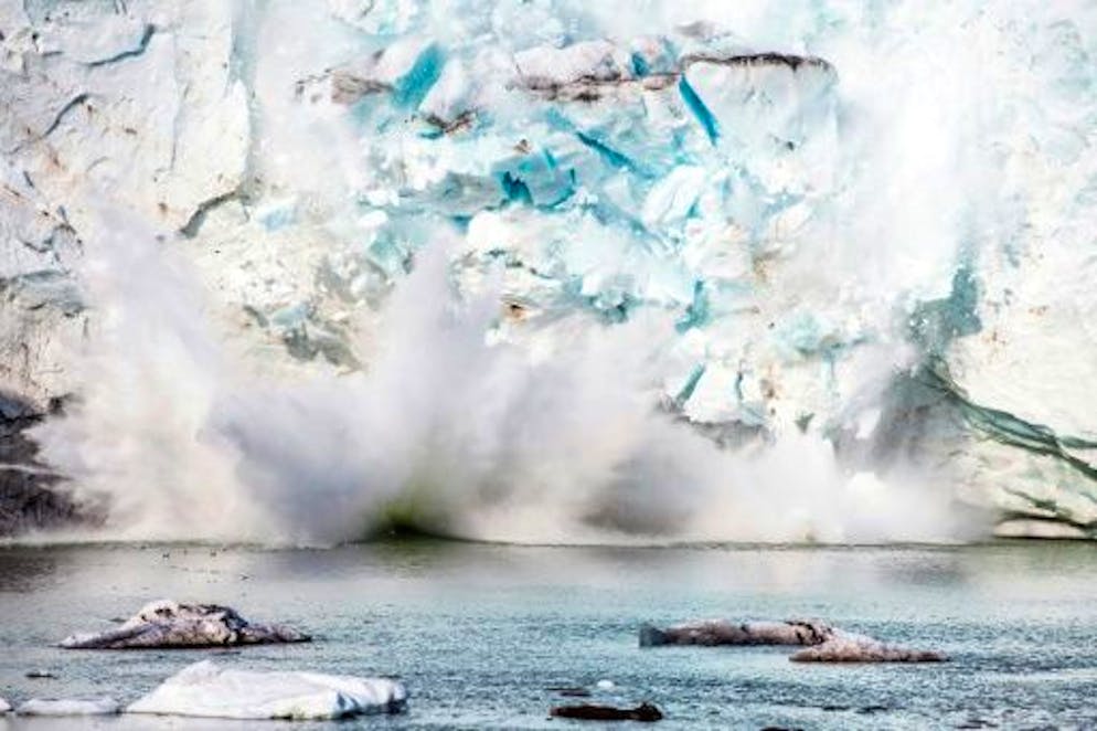 Les trois plus importants glaciers du Groenland, qui contient suffisamment d'eau pour faire monter le niveau de la mer de plus d'un mètre, pourraient fondre plus vite encore que ne l'estimaient les prédictions les plus alarmistes