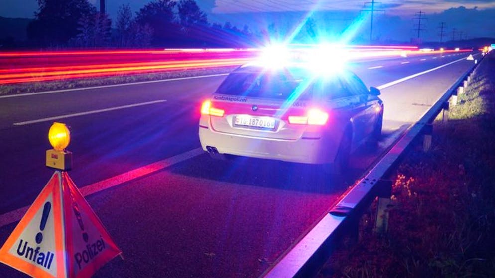 Bei einem schweren Unfall in Sulgen im Kanton Thurgau sind am Samstagmorgen ein Zug und ein Auto auf einem Bahnübergang kollidiert.
