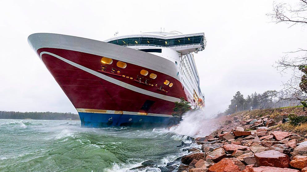 Das Fährschiff «Viking Grace» wyra mit 429 Menschen an Bord vor der finnischen Inselgruppe Åland auf Grund gelaufen. Foto: Niclas Nordlund/Lehtikuva/AP/dpa