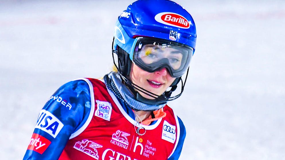 epa08835648 Mikaela Shiffrin of the United States reacts in the finish area after the second race of the Women's Slalom race at the FIS Alpine Skiing World Cup in Levi, Finland on November 22, 2020. EPA / KIMMO BRANDT