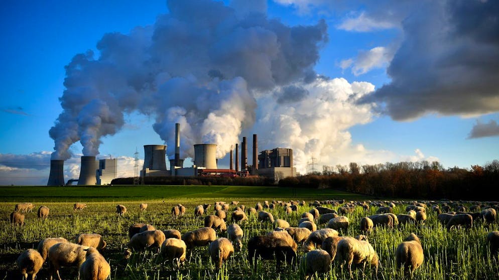 epa07208456 Steam rises from the brown coal-fired power plant Neurath (front-C) and Niederaussem (rear-L) operated by RWE in Bergheim, 04 December 2018. The Rhenish Brown Coal Field is Europe's largest carbon dioxide source. According to a report by the UN, the carbon dioxide (CO2) emissions have gone up for the first time in four years. The report came just days ahead of the COP24 United Nations Climate Change Conference taking place in Poland from 02 to 14 December 2018. EPA/SASCHA STEINBACH