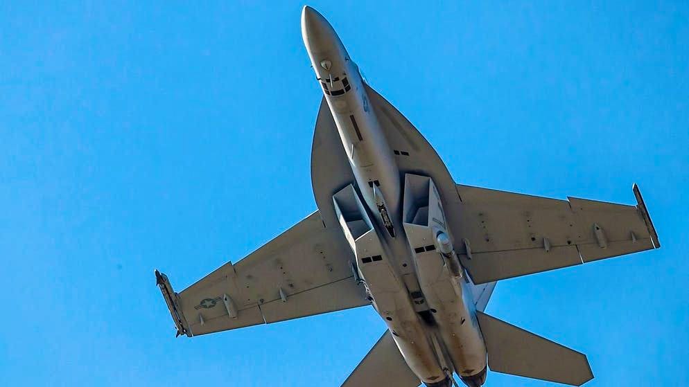 Diversi aerei, tra cui il Super Hornet di Boeing, sono in lizza per sostituire i velivoli dell’esercito svizzero ormai destinati alla pensione. I cittadini hanno dato il loro consenso a sbloccare sei miliardi di franchi destinati al loro acquisto (archivio).