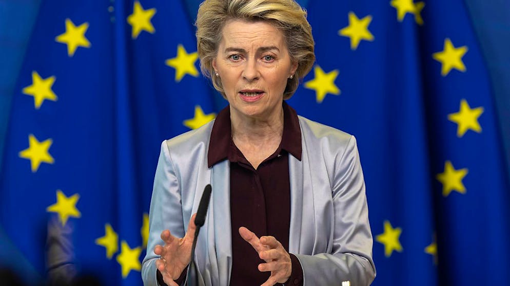 EU-Präsidentin Ursula von der Leyen: Die EU-Kommission hat einen Rahmenvertrag über bis zu 160 Millionen Dosen des aussichtsreichen Corona-Impfstoffs von Moderna ausgehandelt. Foto: Olivier Matthys/AP Pool/dpa