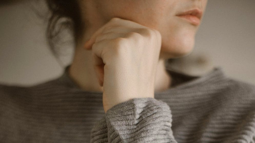 Protagonistin «Verena», sie möchte lieber anonym bleiben, hat mit Talent und harter Arbeit vieles erreicht: Doch sie führt ihre Erfolge auf äussere Umstände zurück. Die junge Frau leidet am Impostor- oder Hochstapler-Syndrom.