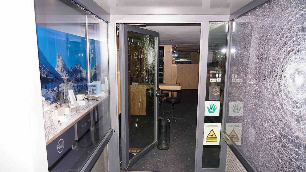 Beim Schmuckgeschäft in St. Gallen blieb es beim Einbruchsversuch. Später wurden die beiden mutmasslichen Täter festgenommen.