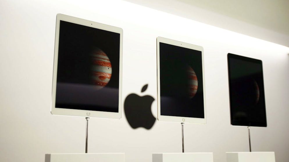 Mit iPads für den Sheriff soll Apples Sicherheitschef versucht haben, an Waffenlizenzen zu kommen.