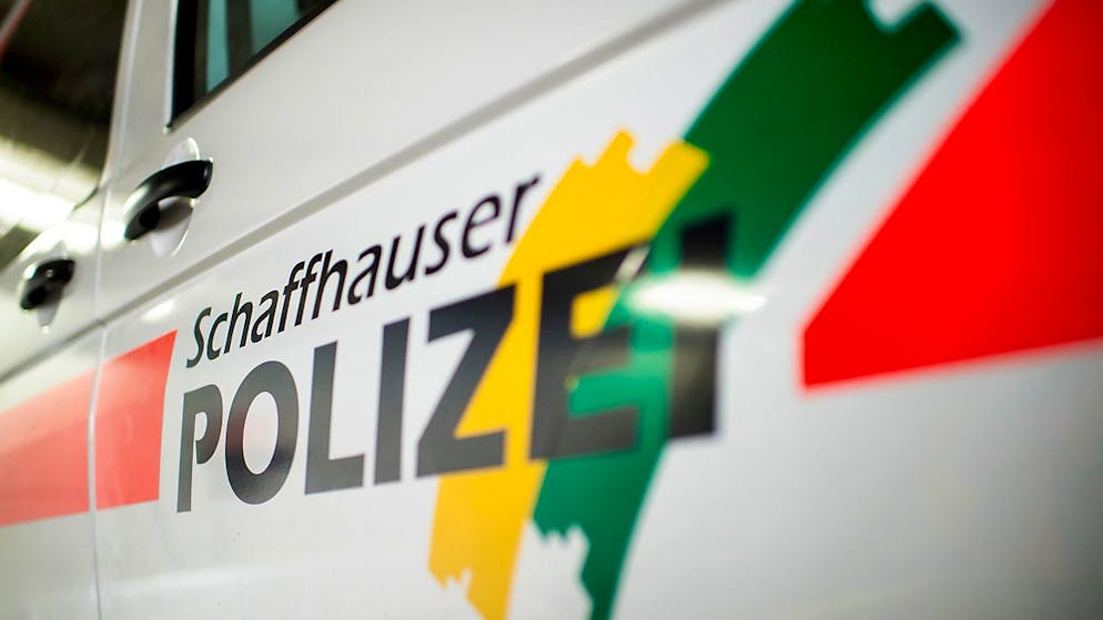Weil er die Sitzheizung neu einstellen wollte, verursachte ein 30-jähriger Autofahrer in Schaffhausen einen Auffahrunfall. (Symbolbild)