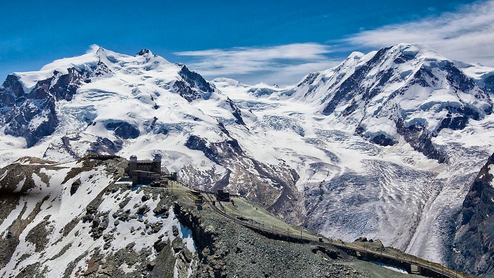 Blick vom Gornergrat ins Monte Rosa Massiv: In den Zentralalpen wachsen die Alpen schneller als die Erosion mithalten kann.