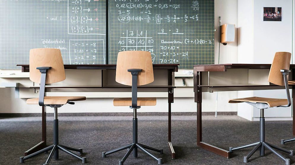 In der Primarschule Beckenried NW hat ein Konflikt zwischen Eltern und einer Lehrerin eine unabhängige Untersuchung ausgelöst. Gemäss dem am Donnerstag veröffentlichten Bericht wird die Lehrerin teilweise entlastet. Sie soll abe rnicht mehr als Klassenlehrerin tätig sein.(Symbolbild)