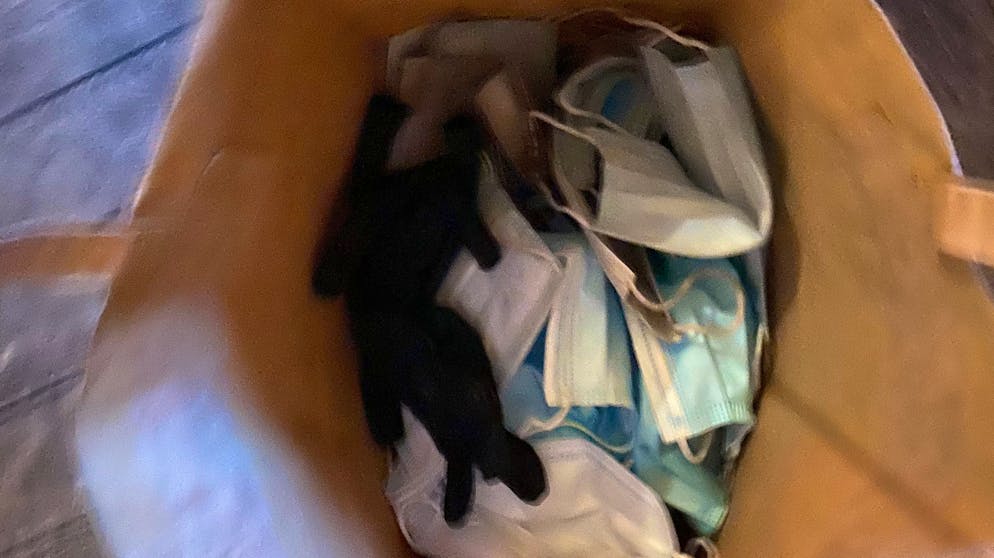 30 achtlos weggeworfene Einwegmasken – die Ausbeute eines kurzen Spazierganges durch die Zürcher Innenstadt.