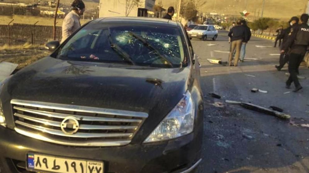 Iran zufolge zufolge wurde der Atomphysiker «von Terroristen» in seinem Wagen angeschossen und schwer verletzt. Er sei später im Krankenhaus seinen Verletzungen erlegen.