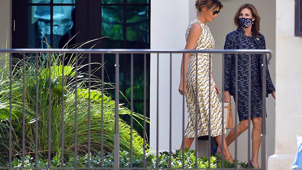 Melania Trump nach ihrer Stimmabgabe in Florida. Foto: Jim Rassol/AP/dpa