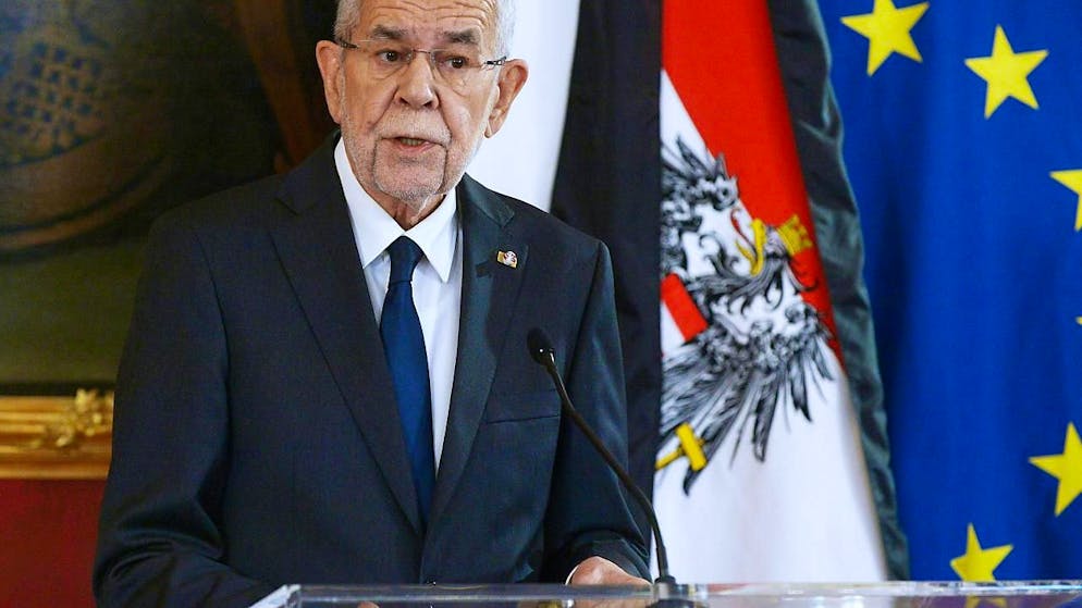 Alexander Van der Bellen, Bundespräsident von Österreich, hält eine Ansprache anlässlich des Terroranschlags in der Wiener Innenstadt. Foto: Herbert Pfarrhofer/APA/dpa