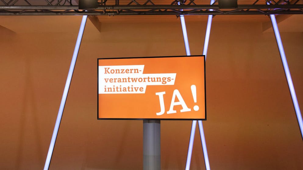 Das Studio der Befuerworter der Konzernverantwortungsinitiative, am Sonntag, 29. November 2020, in Bern. Die Schweizer Stimmbevoelkerung hat ueber die beiden Vorlagen zur Kriegsgeschaefte und Konzernverantwortungsinitiative abzustimmen. (KEYSTONE/Peter Klaunzer)