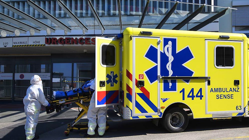 Im Freiburger Kantonsspital HFR wird in der letzten Corona-Welle Anfang April ein Patient eingeliefert. (Archiv)