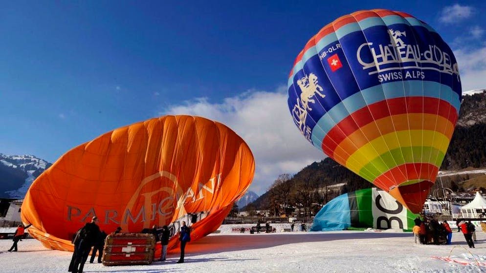 Das nächste Heissluftballonfestival von Châteaux d'Oex in den Waadtländer Alpen soll wegen Corona erst wieder im Januar 2022 stattfinden. (Archivbild)