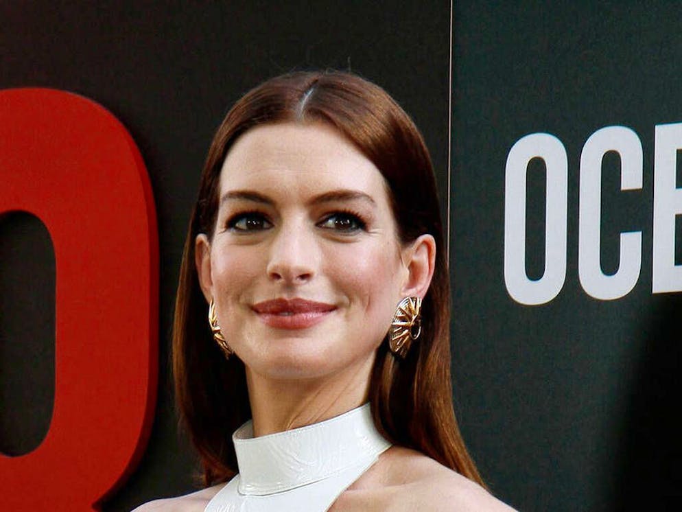 Un jour : Anne Hathaway a été critiquée pour son accent - CinéSérie