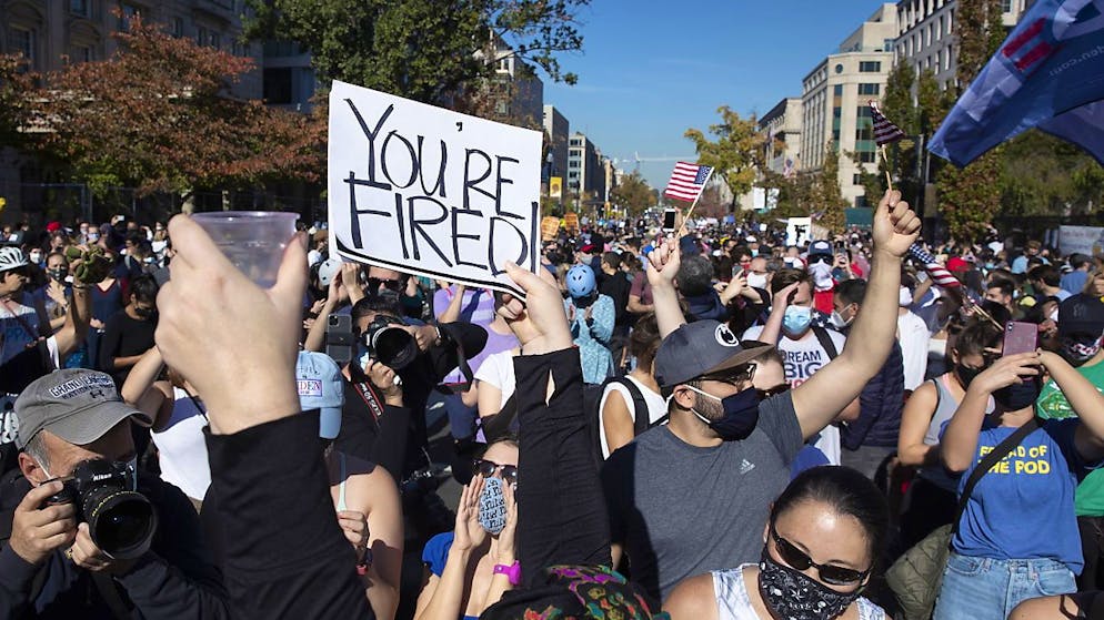 La foule a afflué près de la Maison Blanche pour fêter la victoire de Joe Biden.