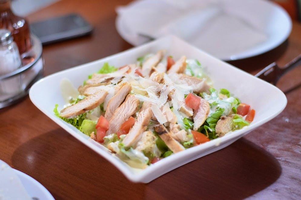 Vous pensez que manger une salade est synonyme de kilos perdus? Détrompez-vous!