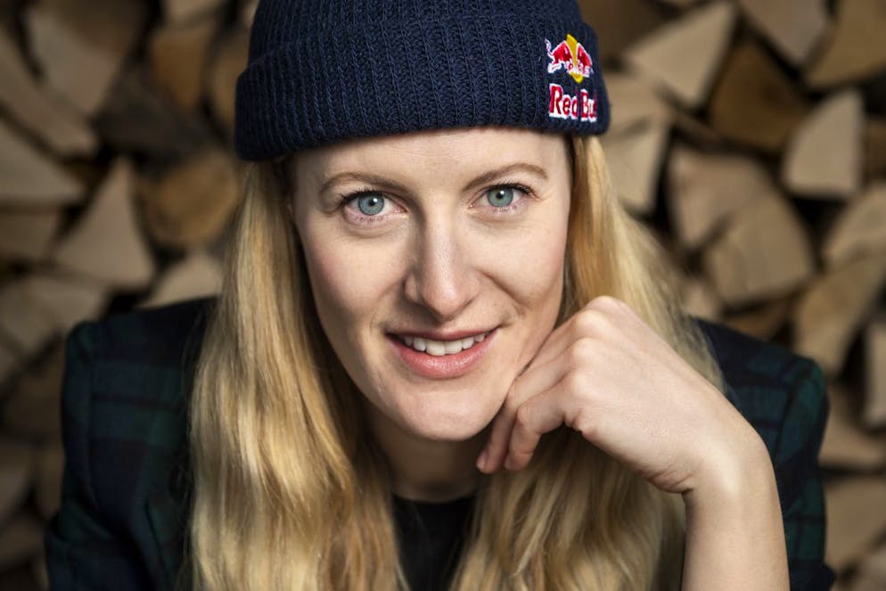 Fannny Smith, pose pour le photographe a l'occasion des finales de la coupe du monde de skicross a Veysonnaz ce week-end le mardi 10 mars 2020 a Lausanne. (KEYSTONE/Jean-Christophe Bott)
