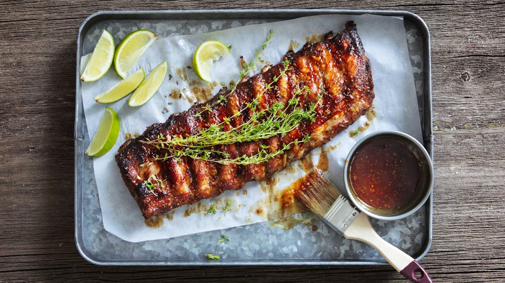 Barbecue pork ribs with thyme