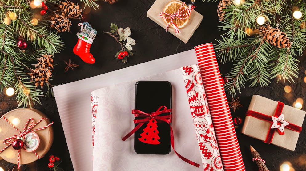 Con tutte le cose nuove per Natale, anche un paio di vecchie dovrebbero essere cedute. Ad esempio i vecchi cellulari: valgono ancora molto e possono fare del bene.