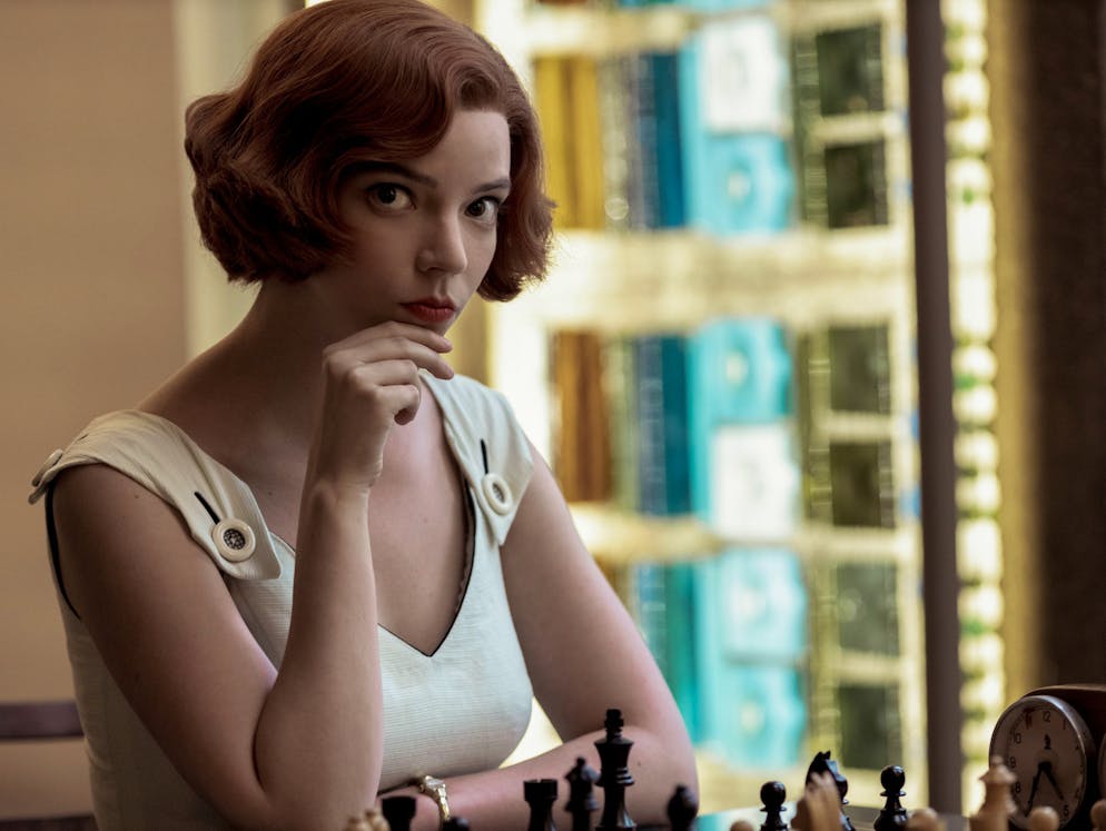 THE QUEEN’S GAMBIT (L to R) ANYA TAYLOR-JOY as BETH HARMON in episode 104 of THE QUEEN’S GAMBIT Cr. PHIL BRAY/NETFLIX © 2020