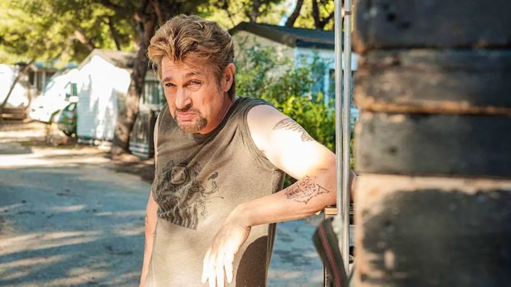 Sosie De Johnny Hallyday Dans Camping Paradis