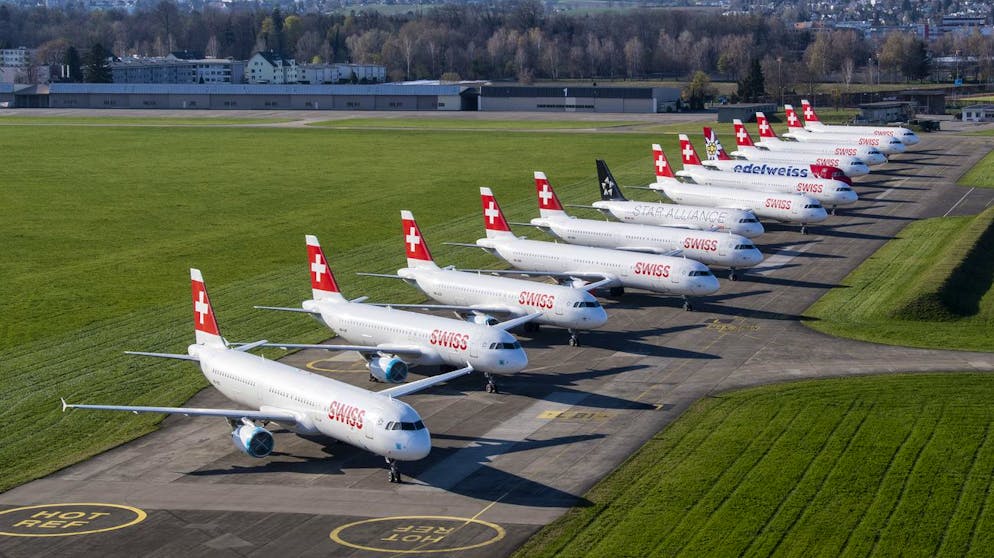 Parked planes of the airline Swiss at the airport in Duebendorf, Switzerland on Monday, 23 March 2020. The bigger part of the Swiss airplanes are not in use due to the outbreak of the coronavirus. (KEYSTONE/Ennio Leanza)