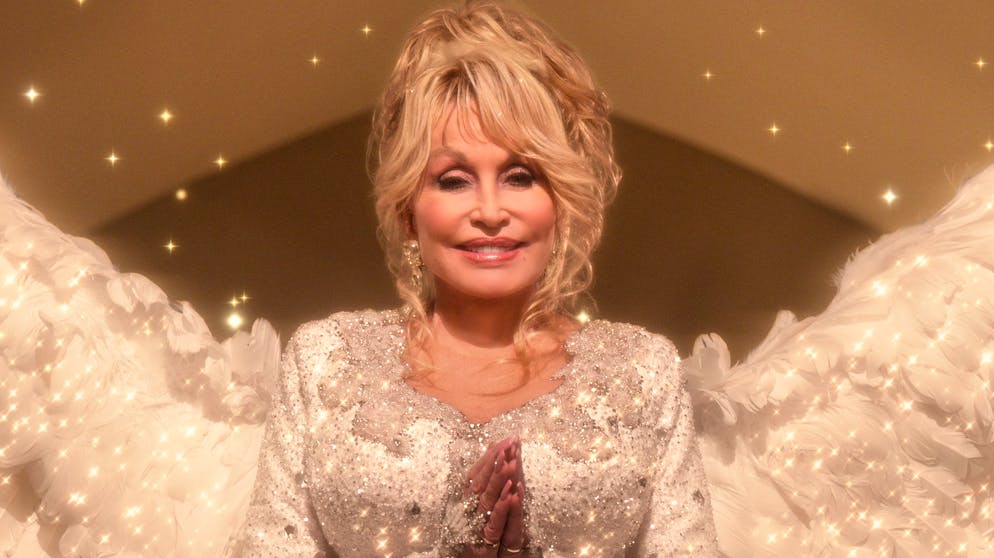 «Dolly Parton's Christmas On The Square» mit Dolly Parton als Engel.
