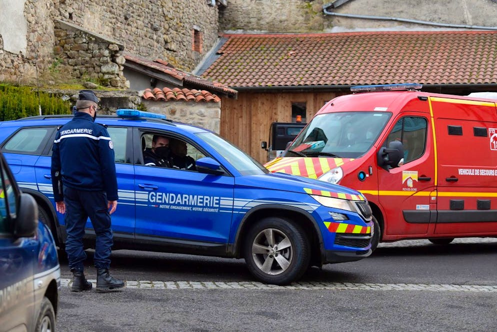 Scene De Guerre Dans Un Village Francais Trois Gendarmes Tues