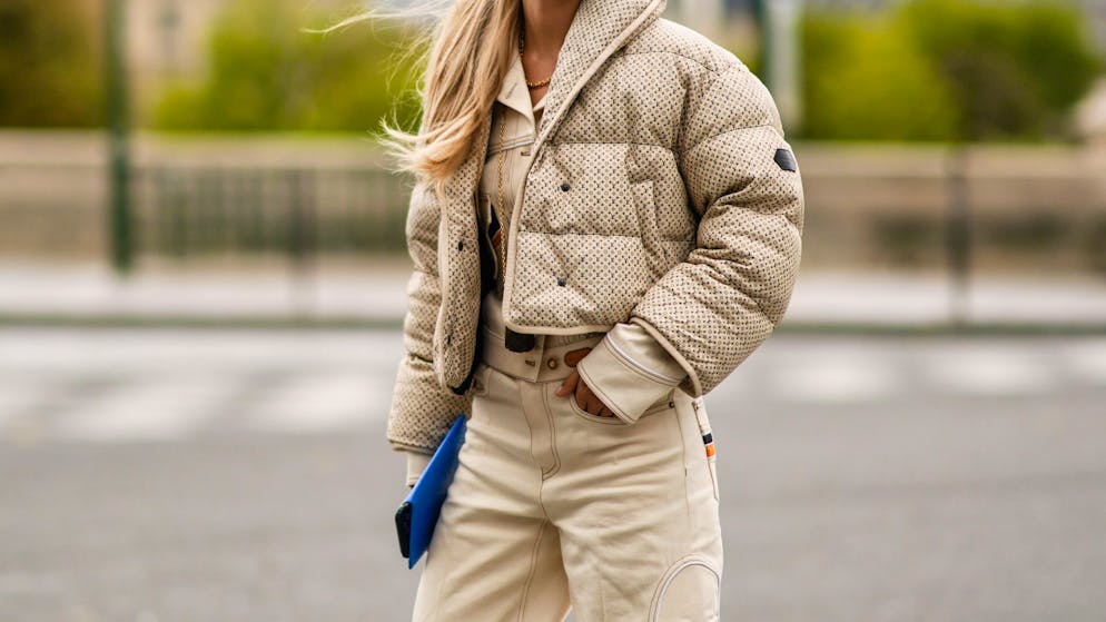 Sieht man im Winter überall: Daunenjacken.